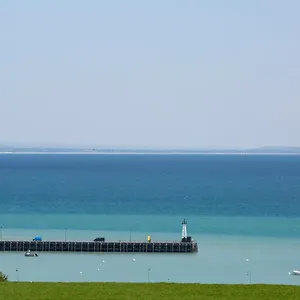 La Métairie Du Vauhariot: Seaside With Mont Saint-michel View Guest house
